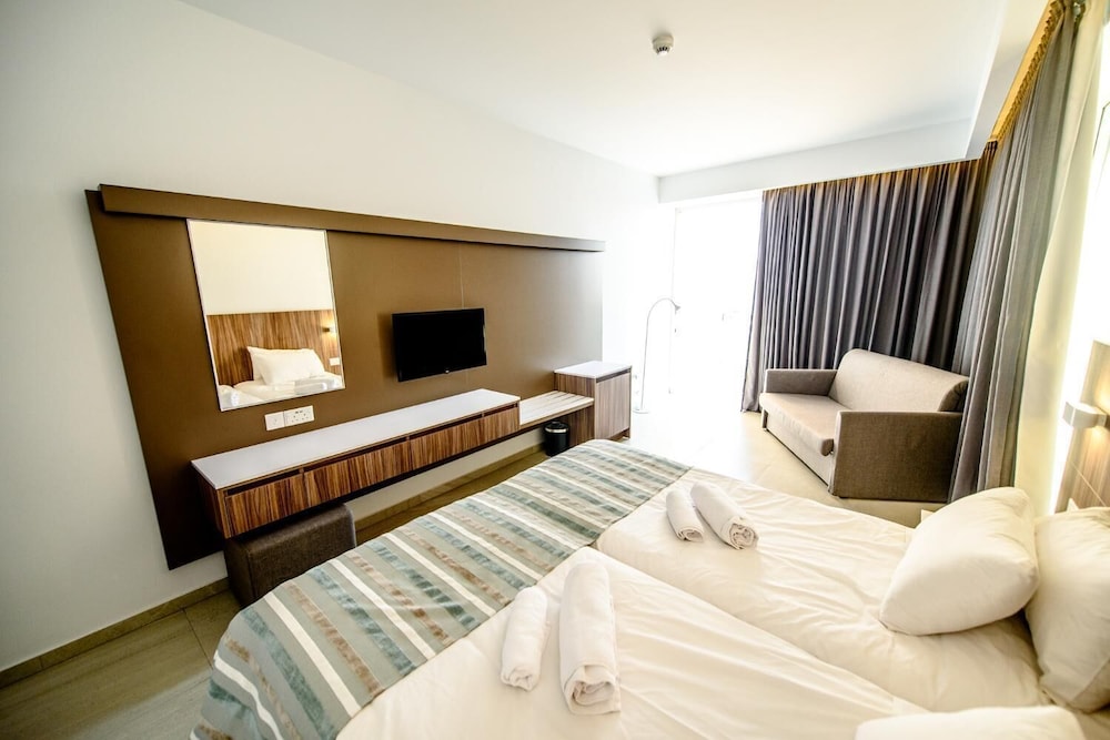 Eleana Hotel 13/34