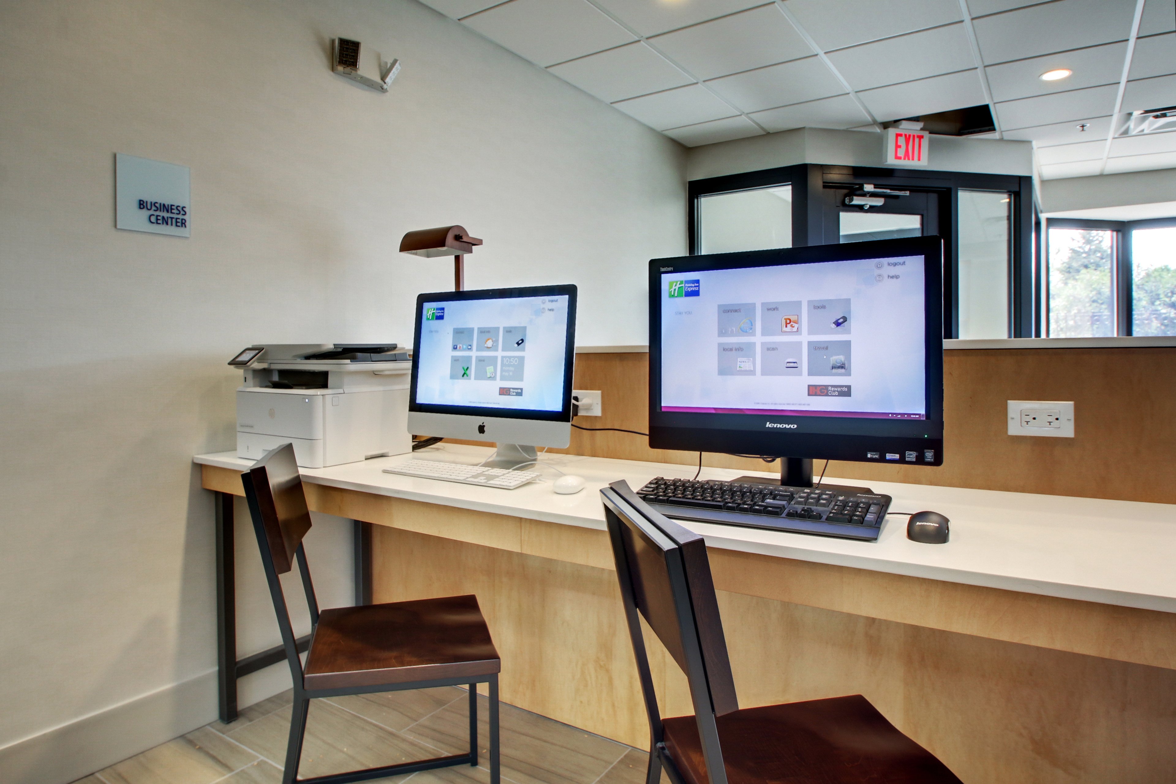 Holiday Inn Express & Suites AURORA NAPERVILLE 34/41