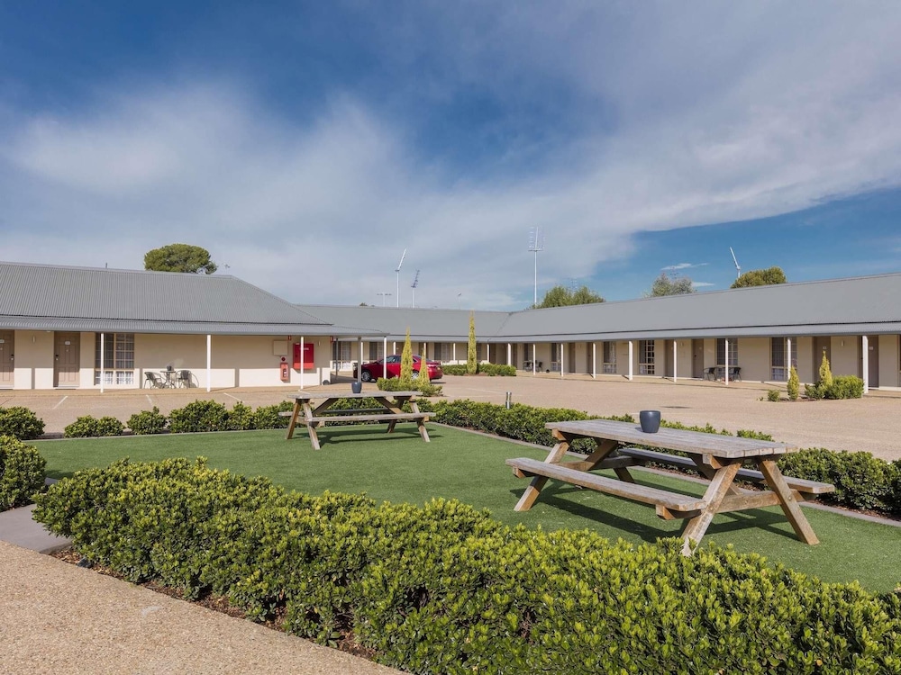 Mercure Wagga Wagga 45/50