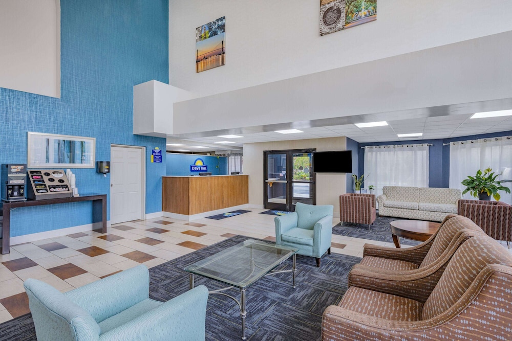 Days Inn & Suites by Wyndham Savannah Midtown 31/56