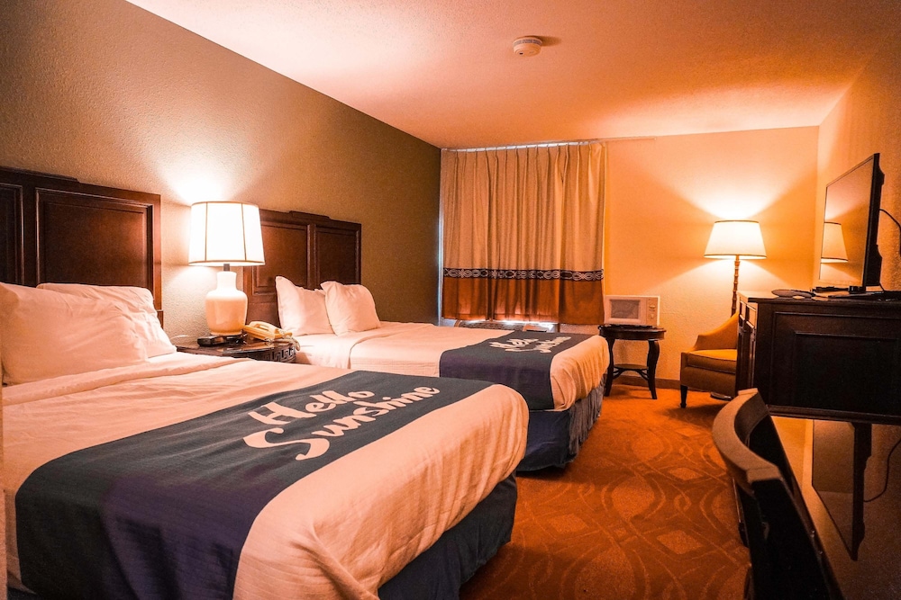 American Inn and Suites Dundee (ex Days Inn and Suites) 16/31