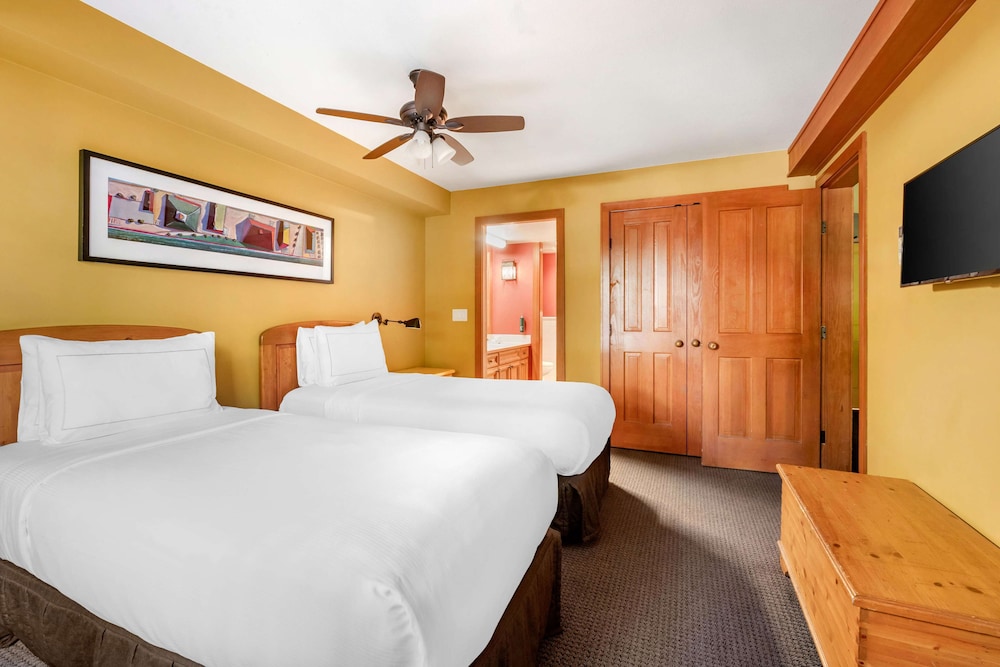 2 BEDROOMS, SUITE, KING AND TWIN BEDS, SOFA