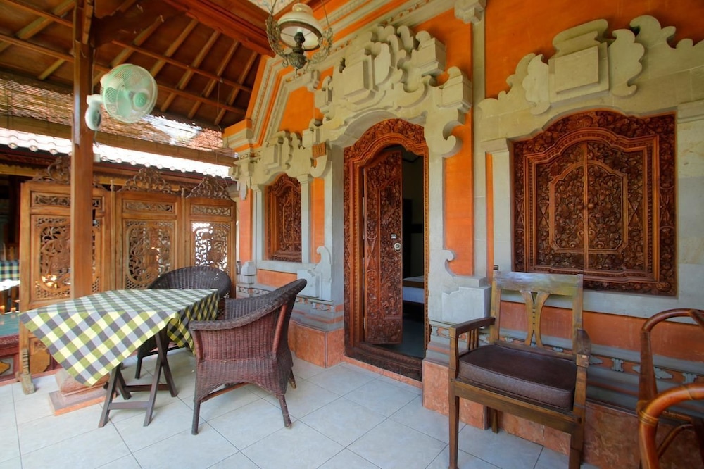 Hotel Jati And Home Stay 55/71