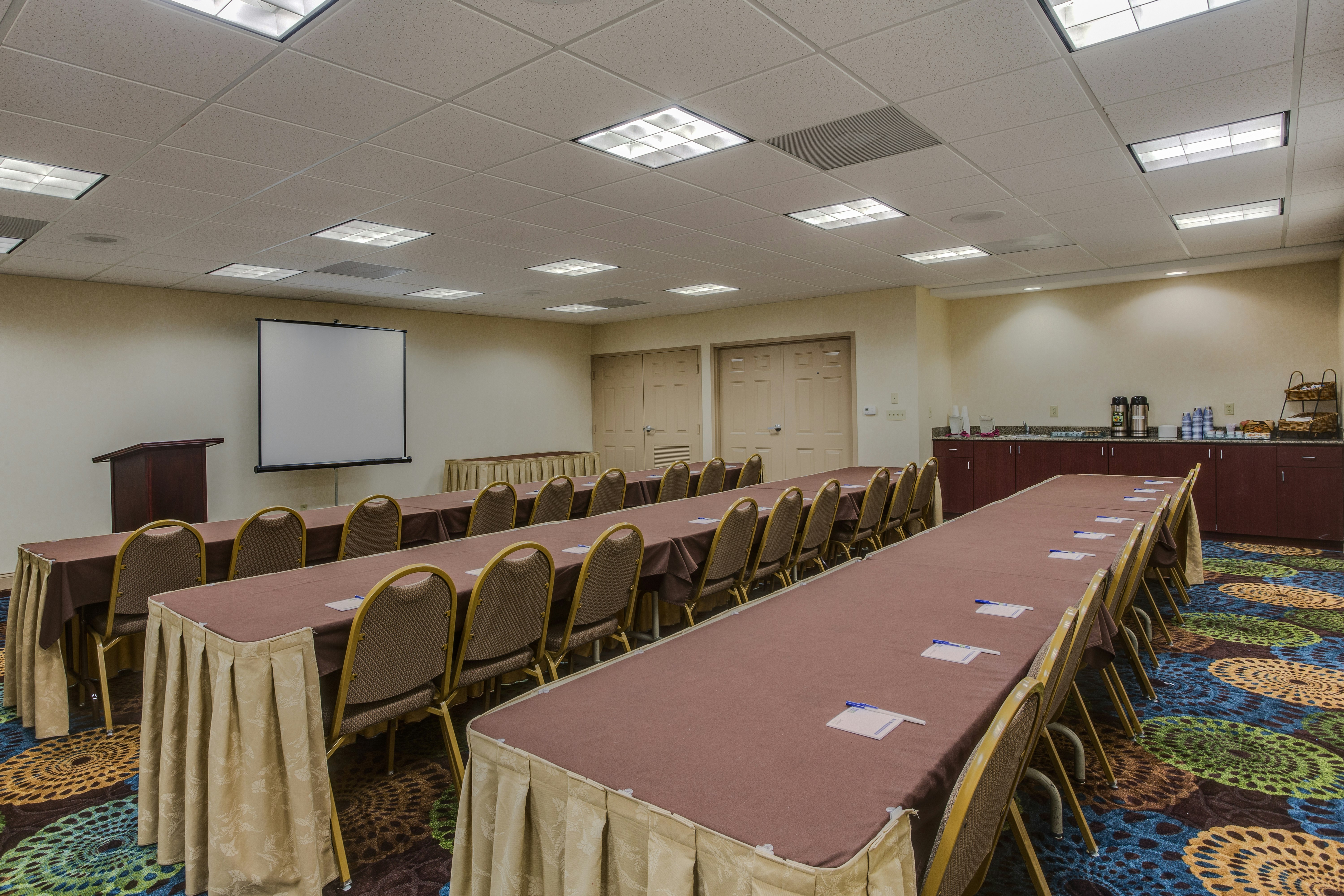 Holiday Inn Express And Suites Orlando International Airport 46/62