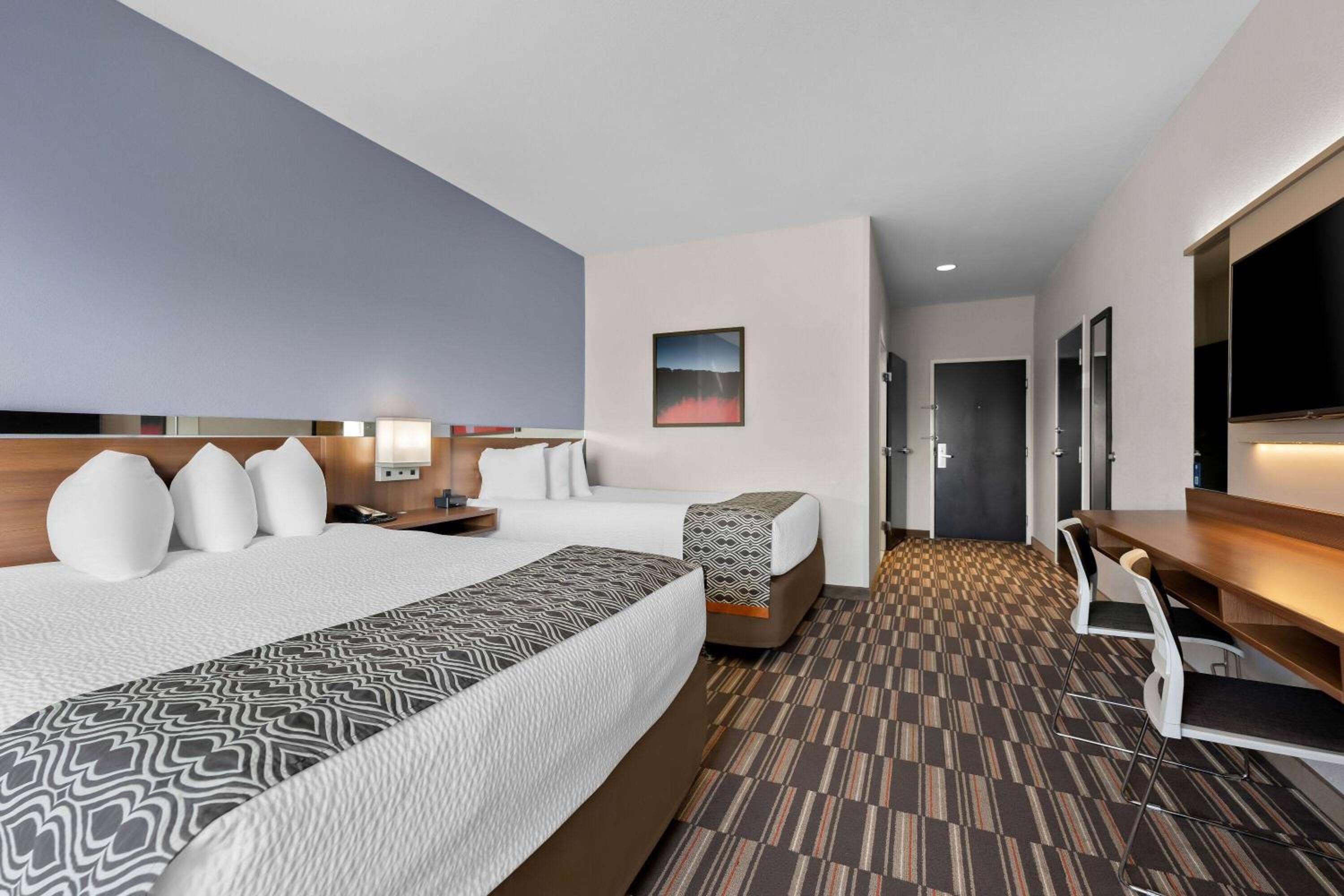 Room, 2 Queen Beds, Bathtub, Accessible