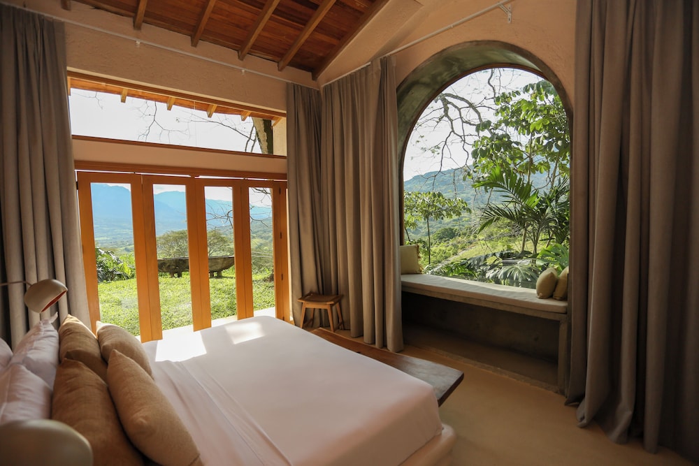GRAND, VILLA