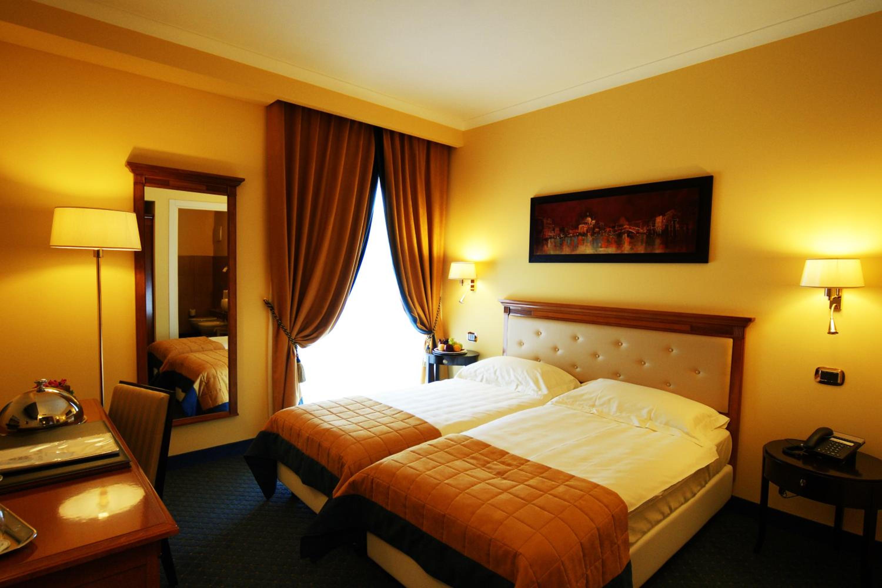 Bram Hotel 24/50