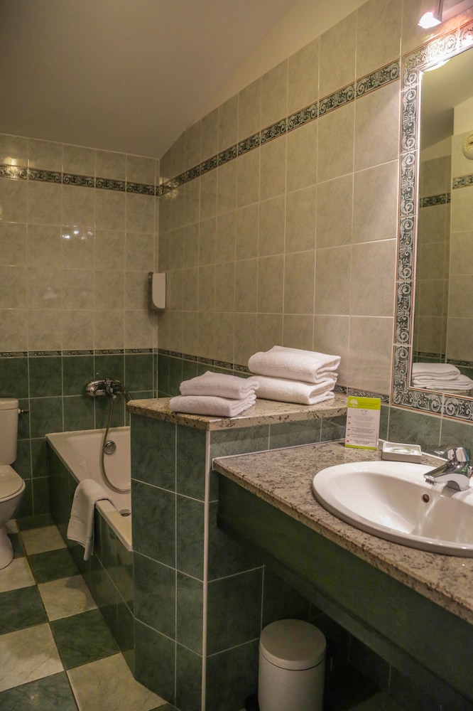 Hotel Atrachjata Aleria 48/50