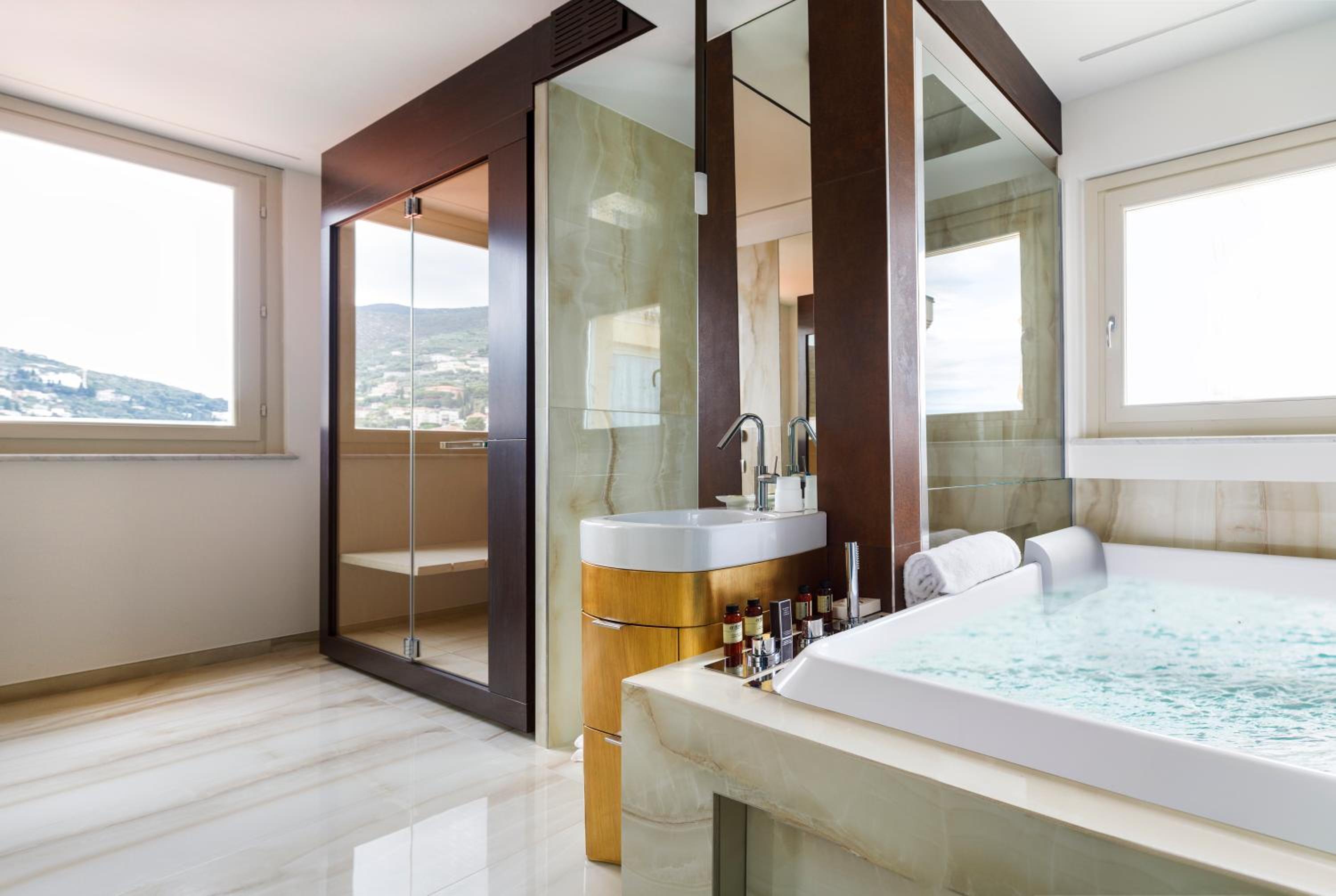 Ambassador, Suite، Grand Hotel Alassio Beach & SPA Resort 3/7