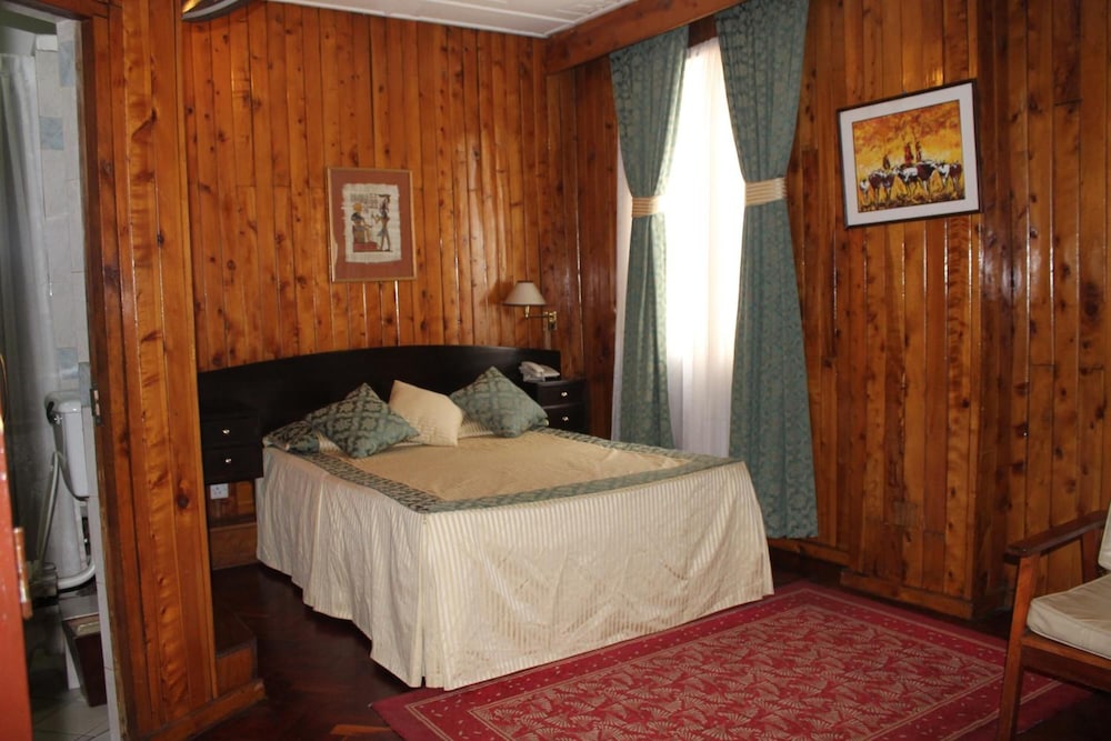 OAKWOOD HOTEL 12/53
