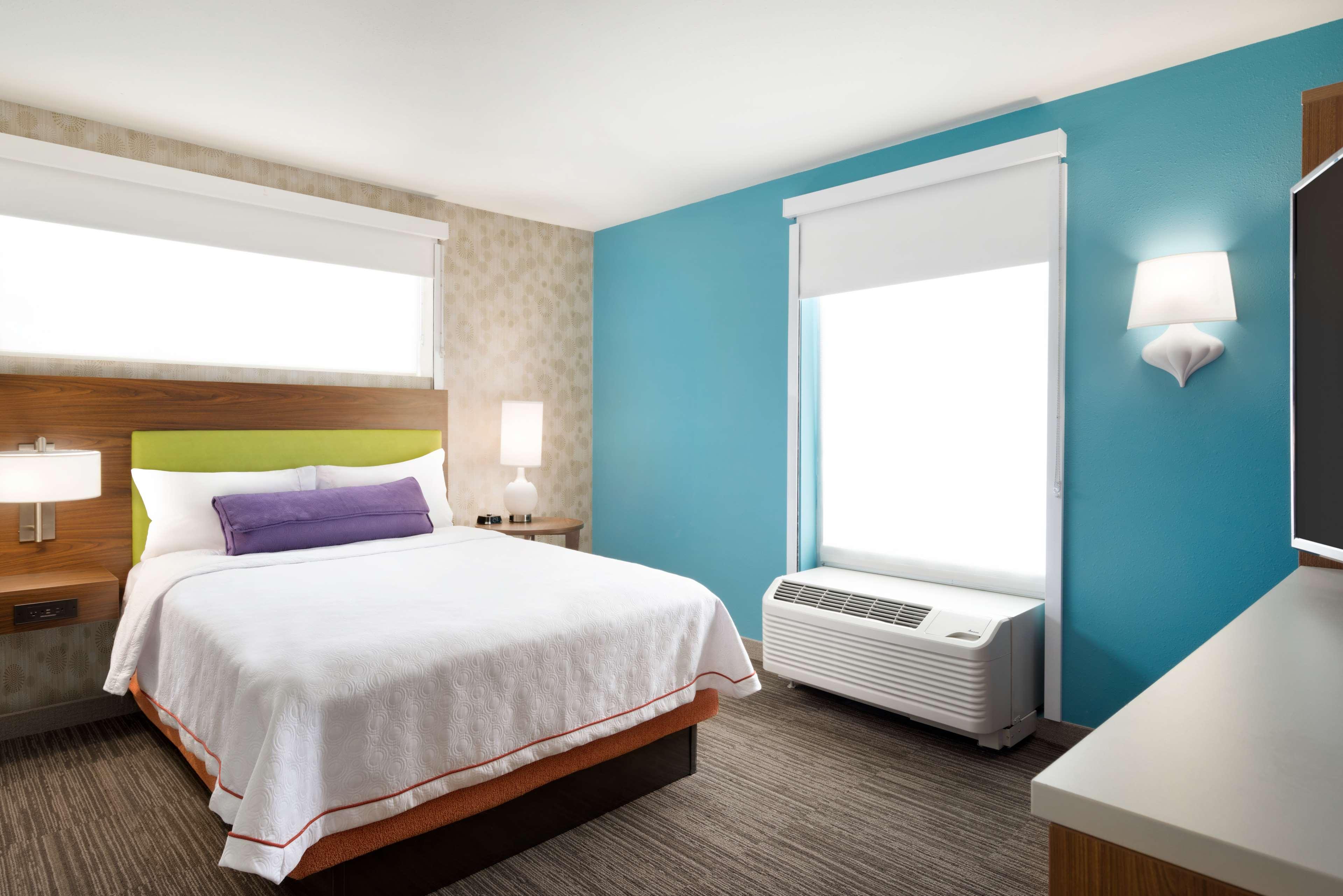 1 BEDROOM, SUITE, QUEEN BED, ACCESSIBLE