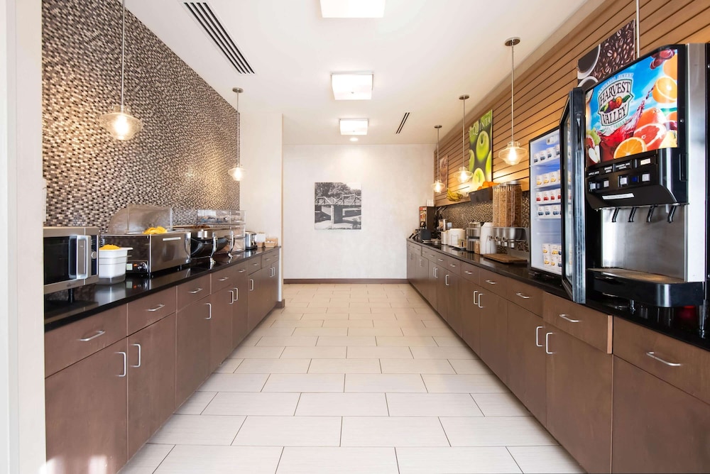 La Quinta Inn & Suites by Wyndham Morgantown 3/60