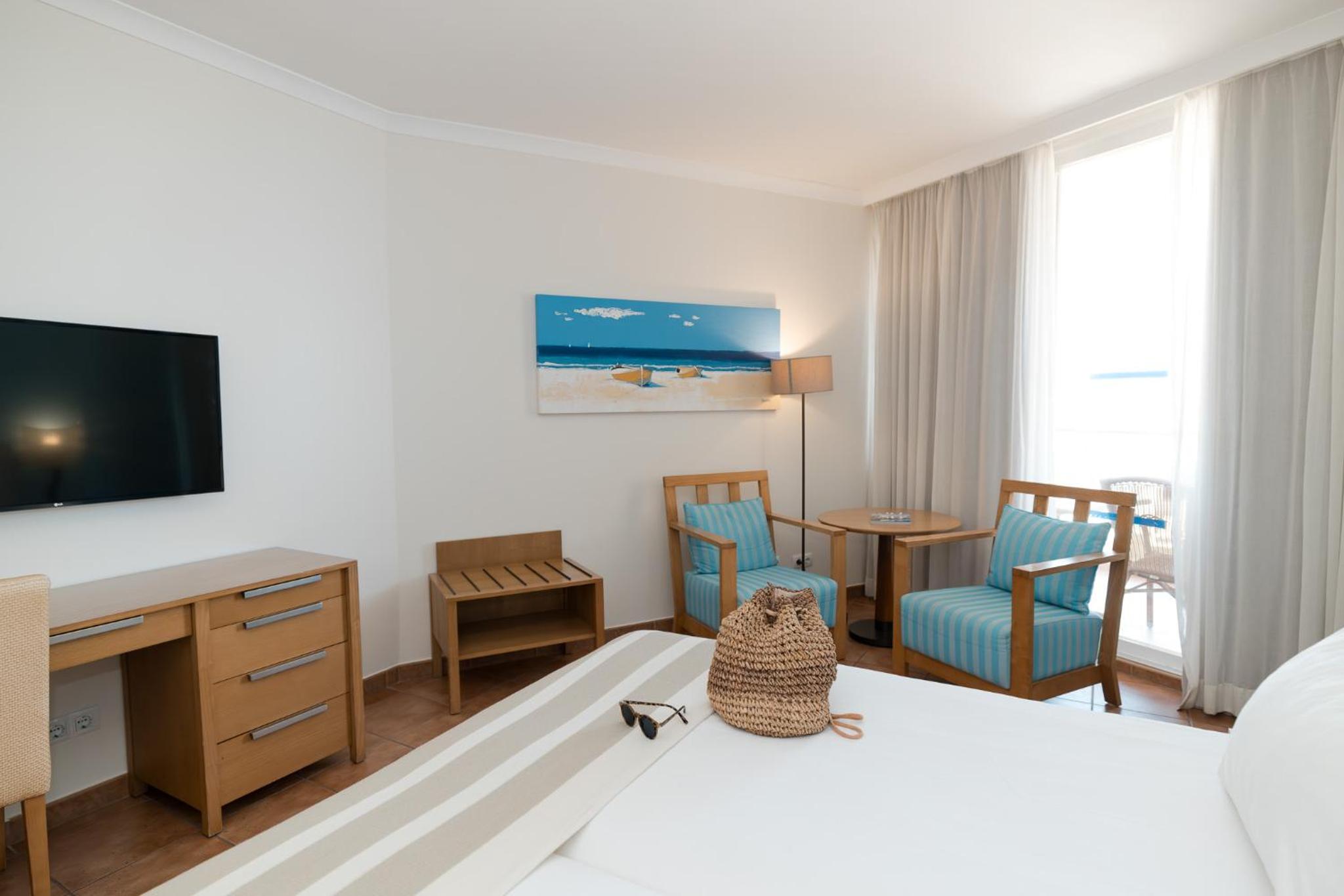 Deluxe, Double Bed, with Extra Bed, Lateral Side Sea View، Pestana Viking Beach and Golf Resort 5/10