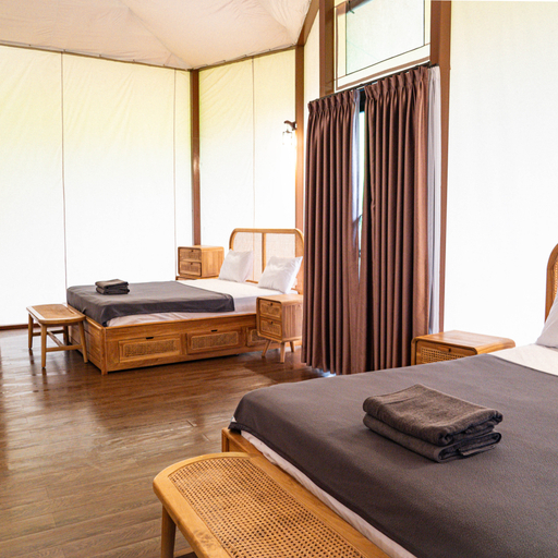 Mega, Glamping
