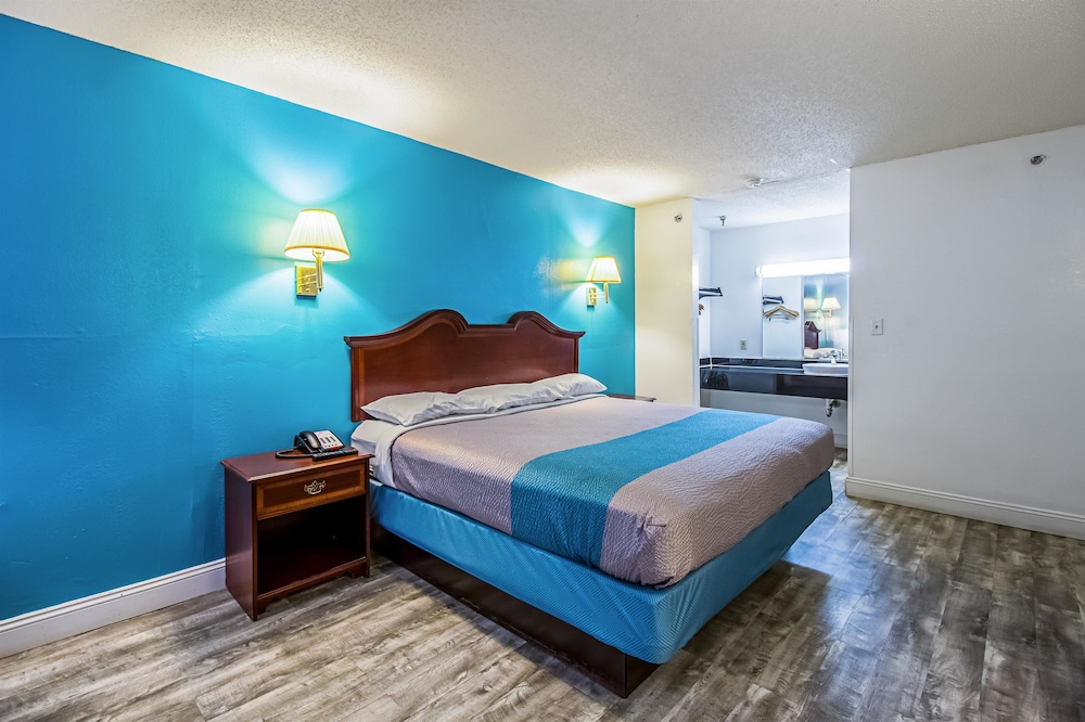 Motel6 Grand Rivers, KY 24/59