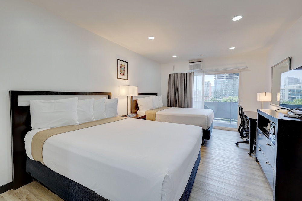 Superior, Single, 2 Queen Beds, City View