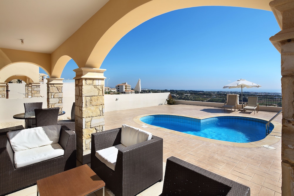swimming pool spa