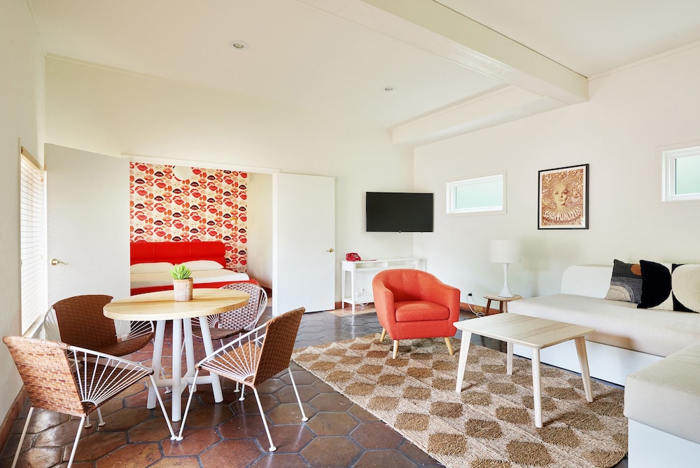 Austin Motel 38/66