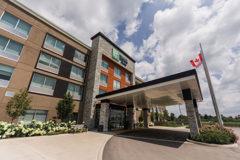 Holiday Inn Express and Suites Welland 57/65