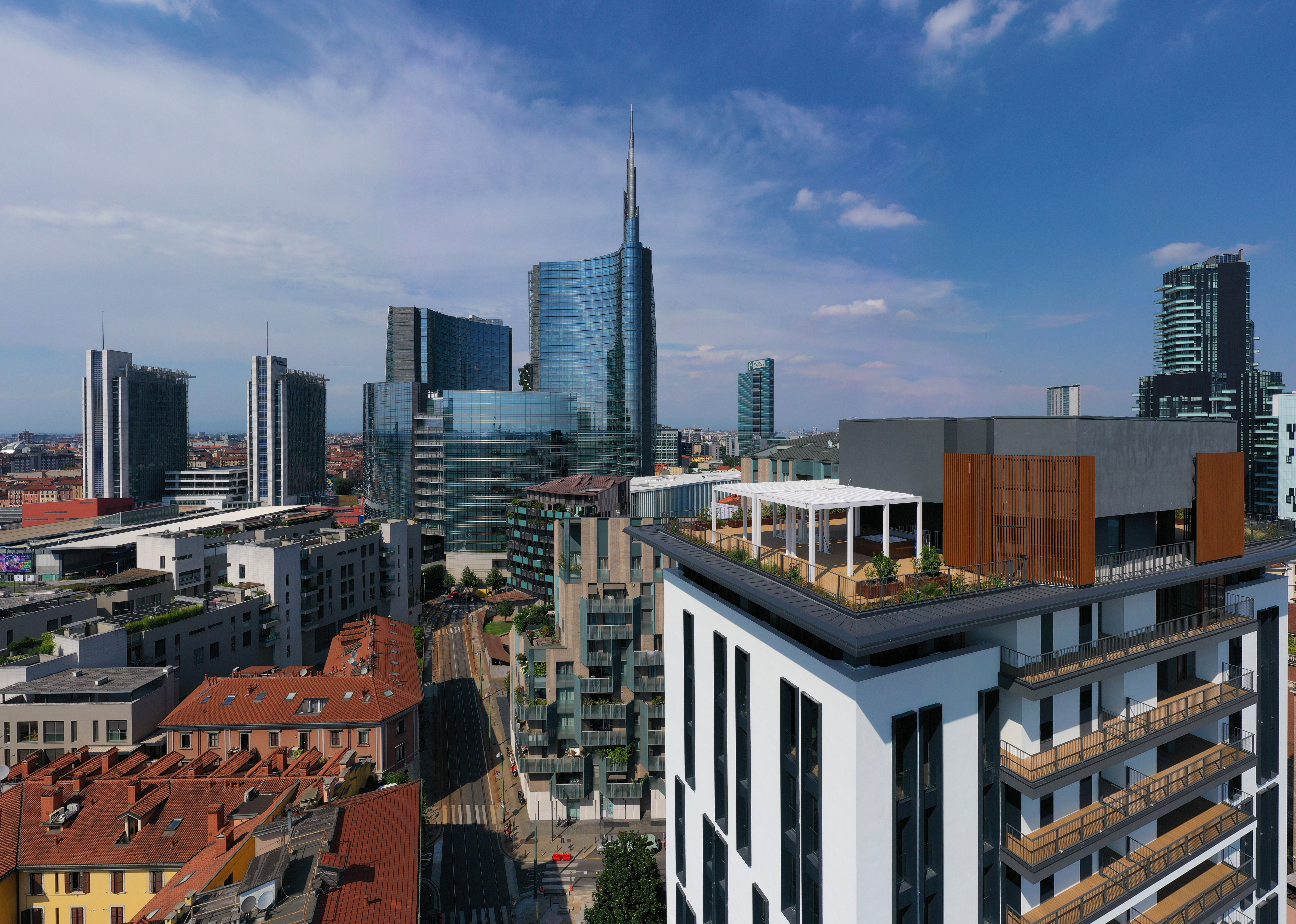 Milano Verticale UNA Esperienze 9/77