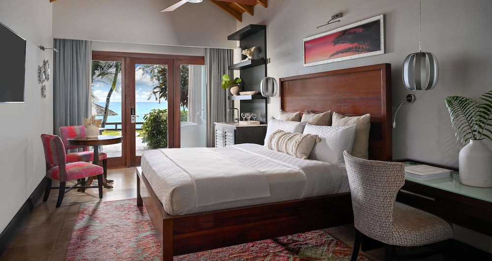 1 Bedroom, Honeymoon, Walkout, King Bed, Beach Front, Ocean View