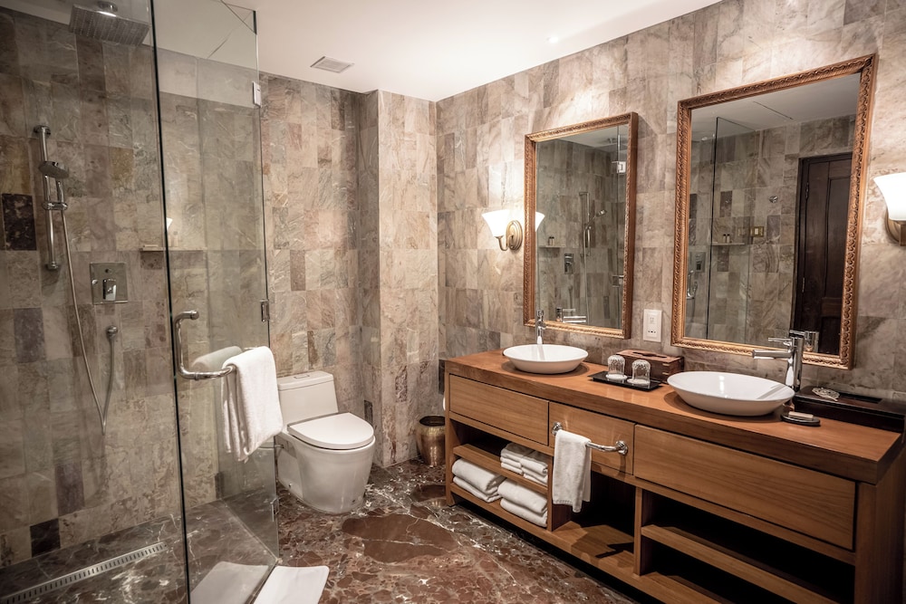 Presidential, Newari, Suite, King Bed، Hotel Yak & Yeti 9/10