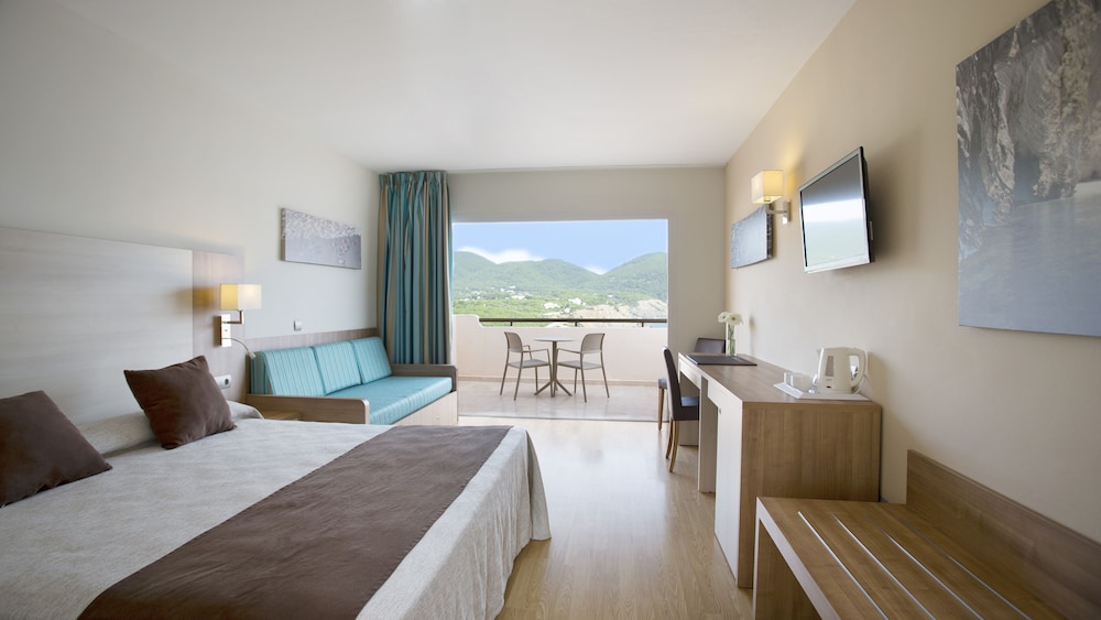 Invisa Hotel Club Cala Verde 41/103