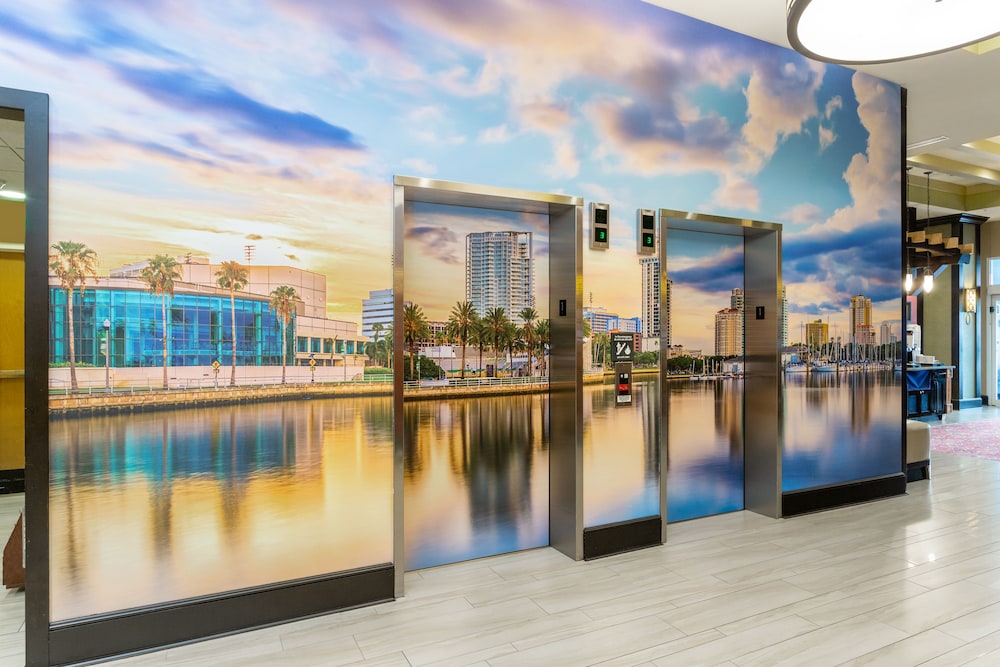 Hampton Inn Suites St Petersburg Downtown 8/51