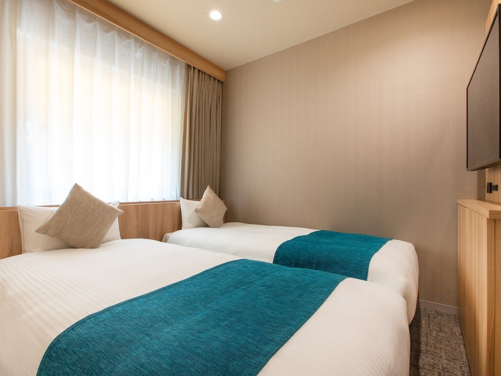 ROOM, TWIN BEDS