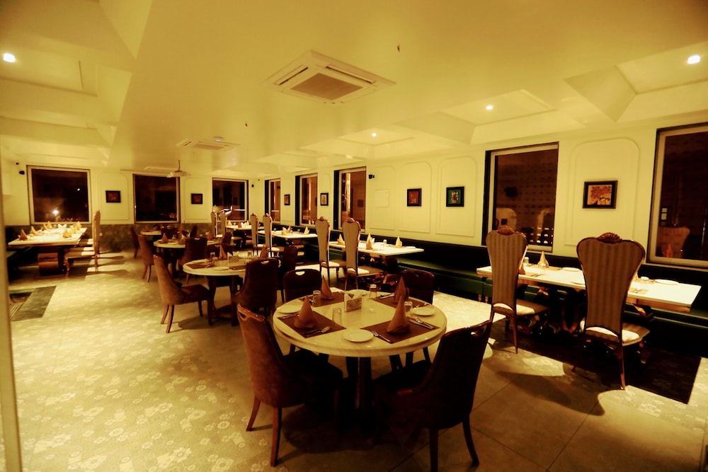 Stardom Hotels & Resort 32/48