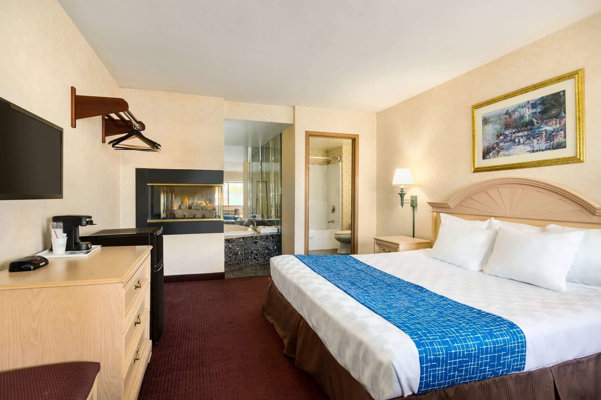 SUITE, KING BED