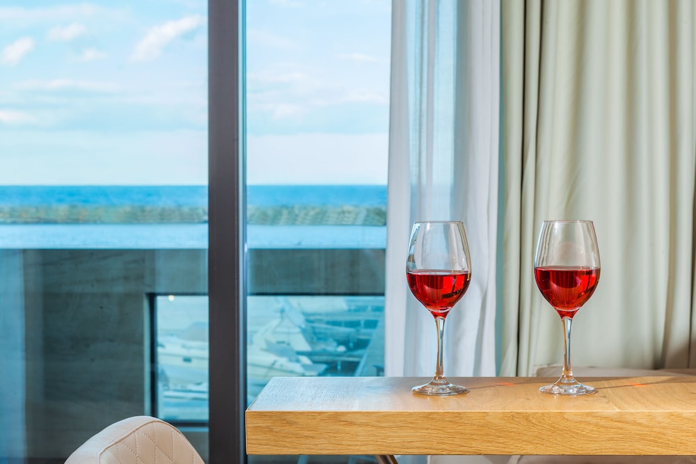 Porto Marine Hotel 36/64
