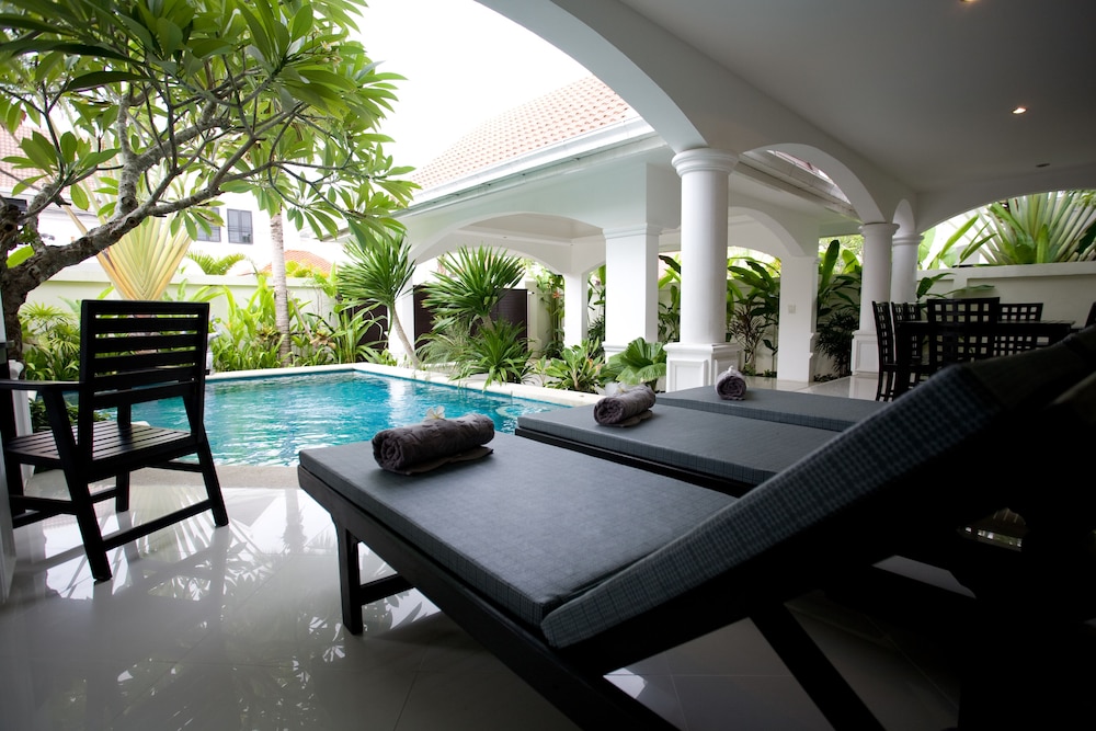 PALM GROVE RESORT 35/42
