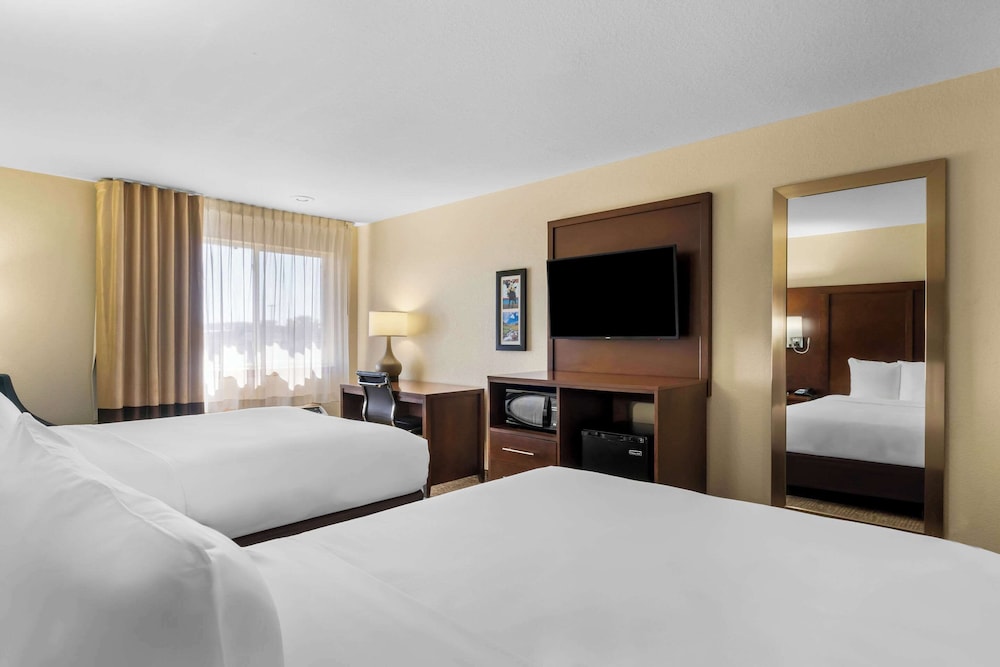 Comfort Inn & Suites Greeley, CO 14/54