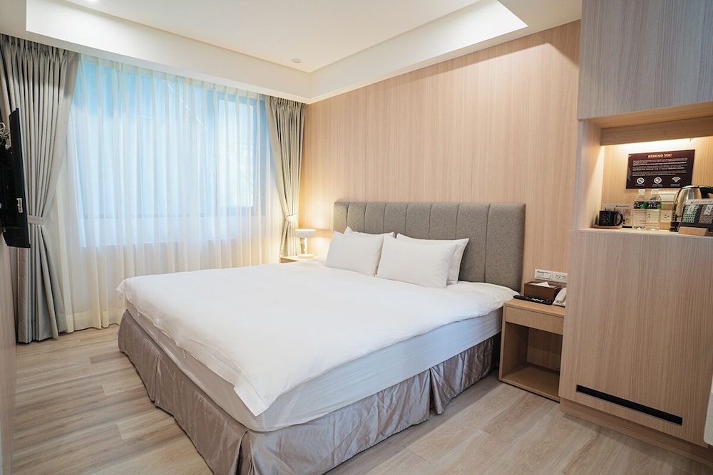 DELUXE, DOUBLE BED