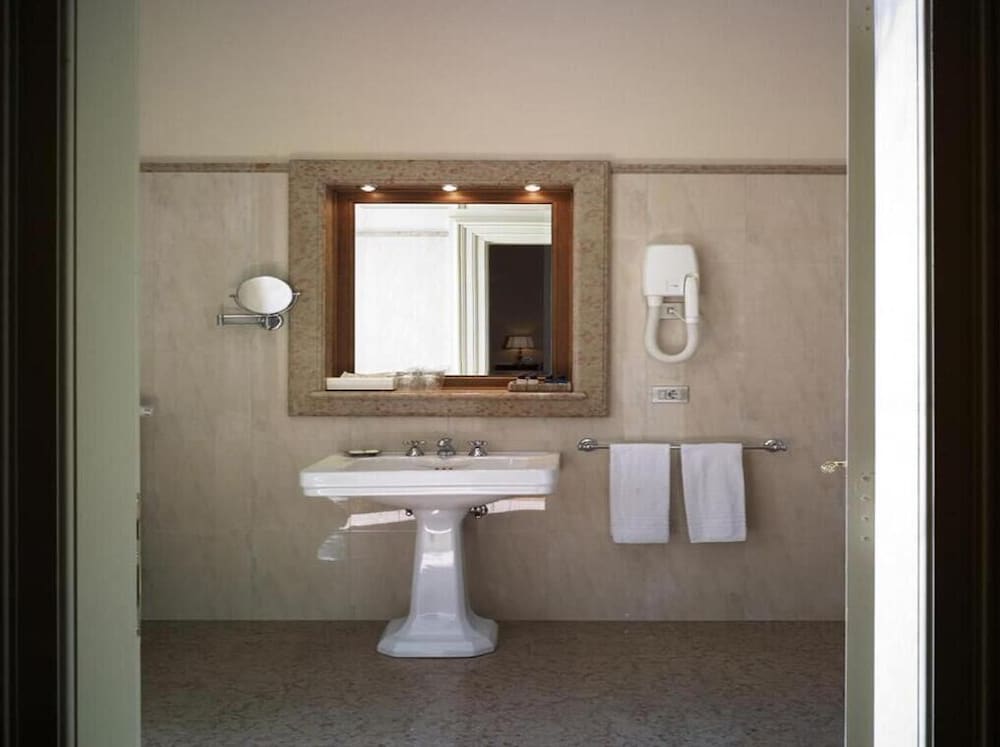 Villa Fenaroli Palace Hotel 9/33
