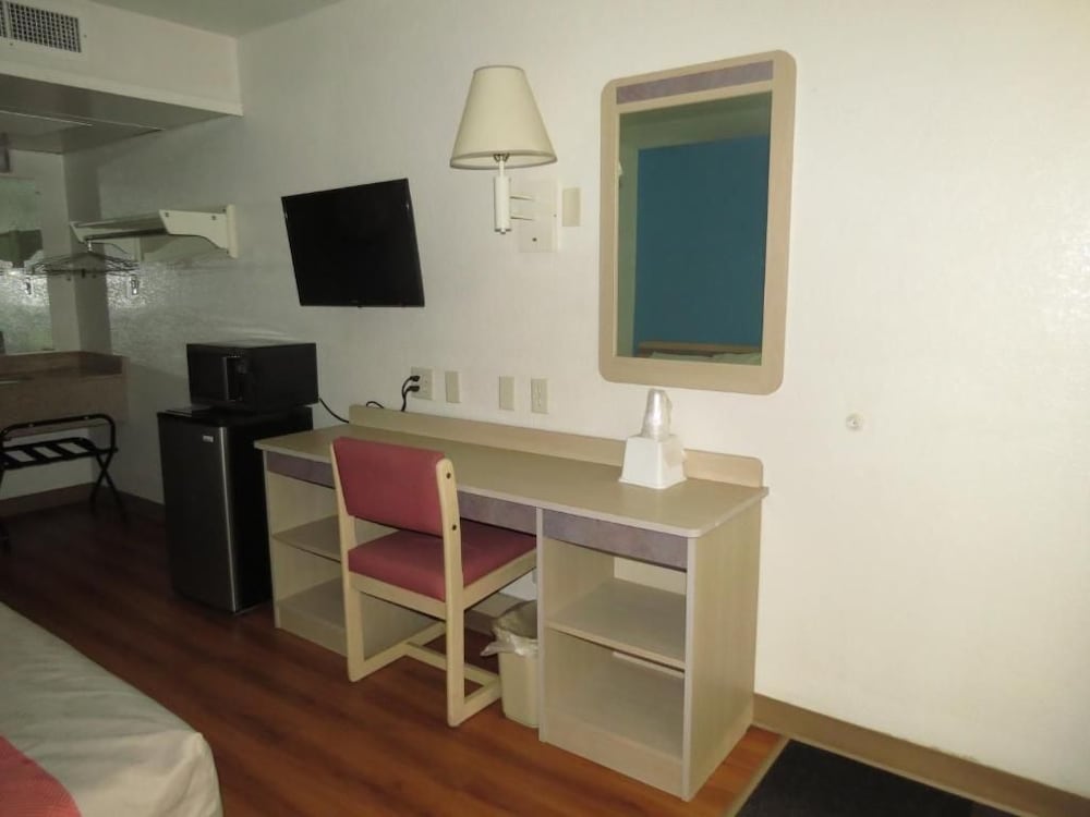 Motel6 Mitchell, SD 60/68