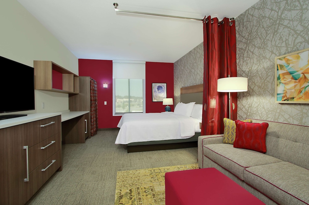 SUITE, KING BED, ACCESSIBLE