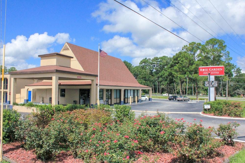 Rose Garden Inn & Suites 6/25
