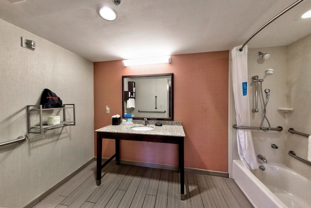 HAMPTON INN NEPTUNE/WALL 23/54