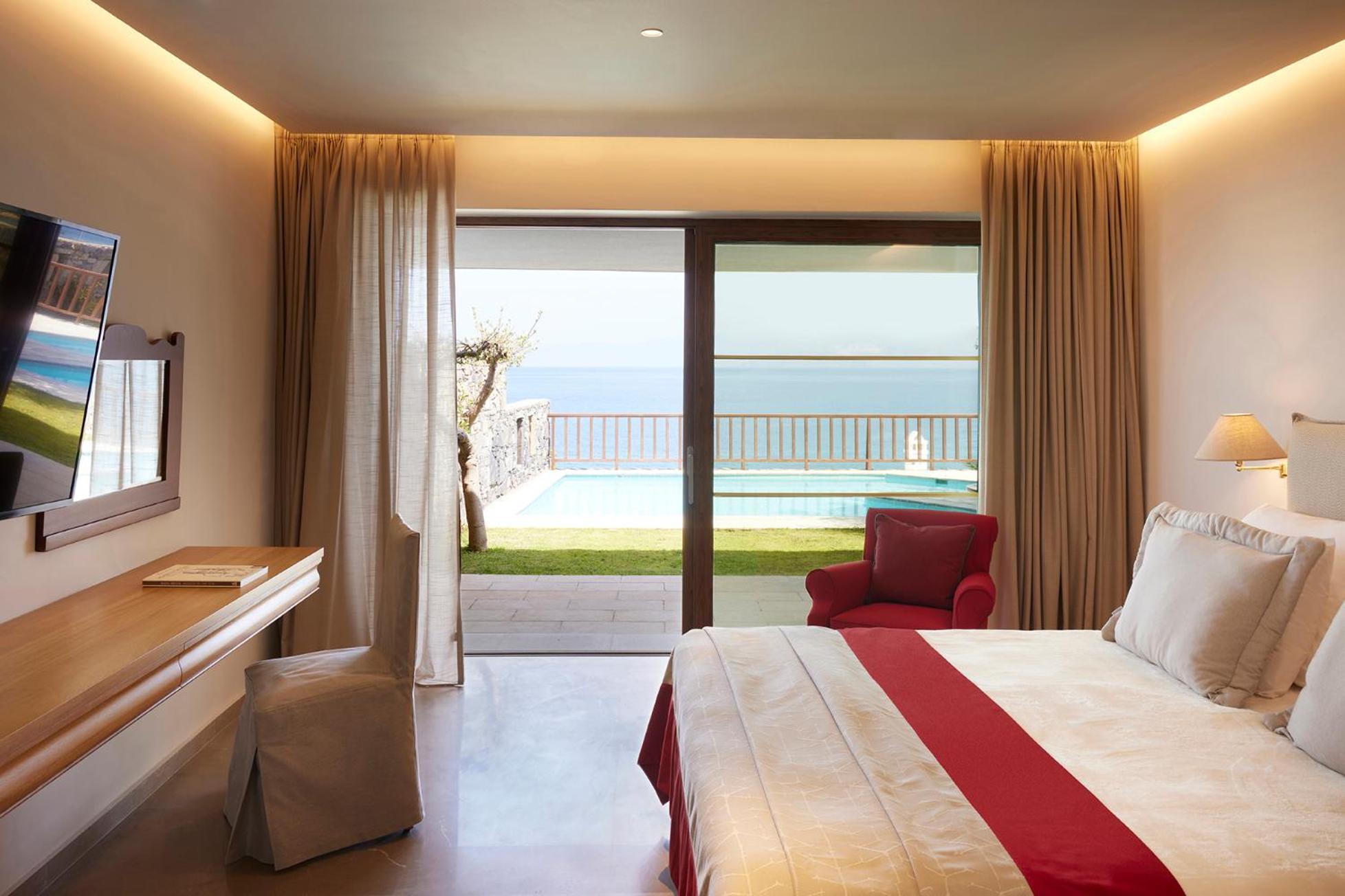 2 Bedrooms, Royal, Villa
