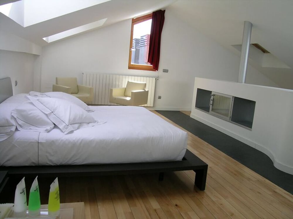 Duplex, Suite, Jetted Tub