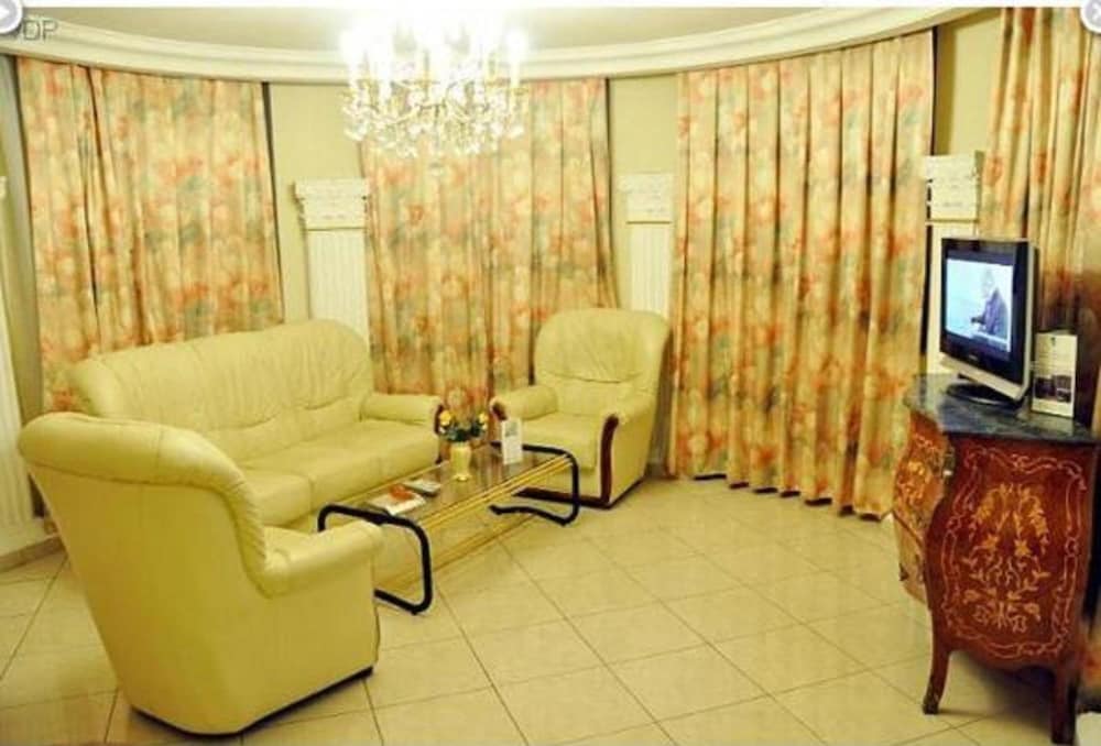 Vallee Des Princes Hotel 24/47