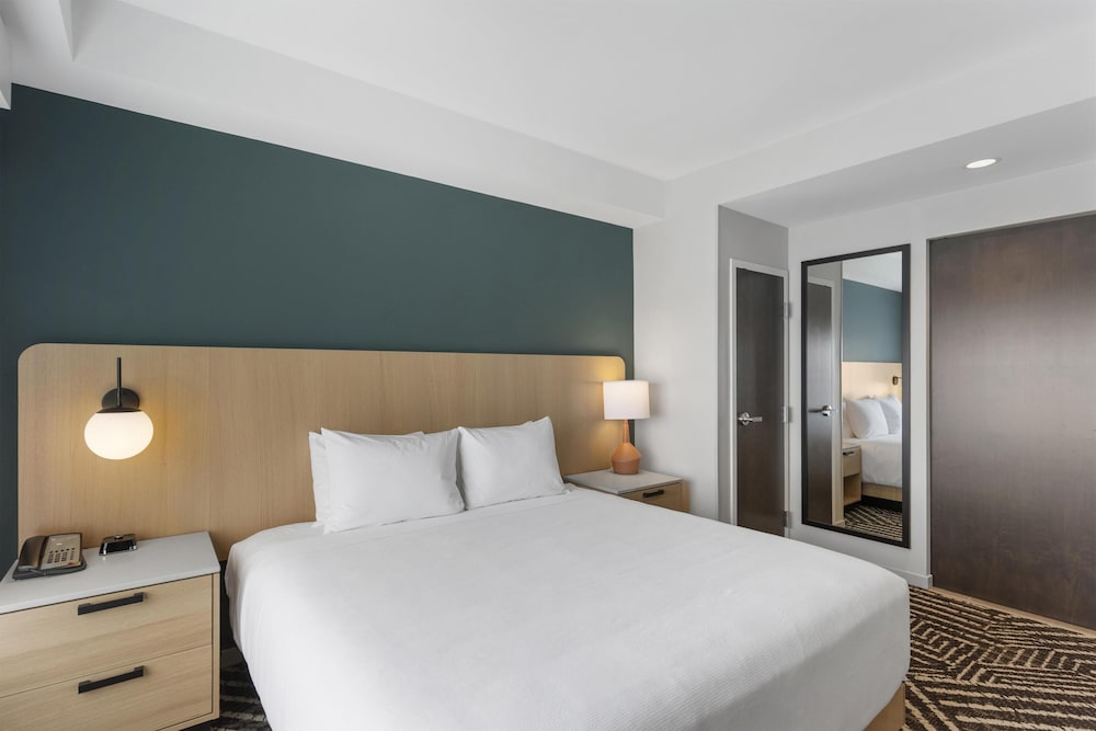 Hyatt House Thunder Bay 10/50