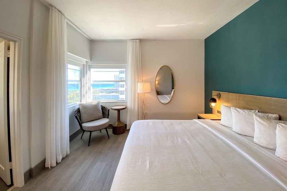 SIGNATURE, KING BED