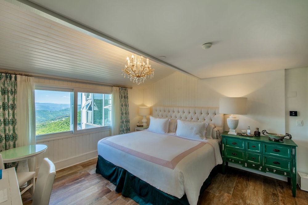 Green, Mountain, King Bed