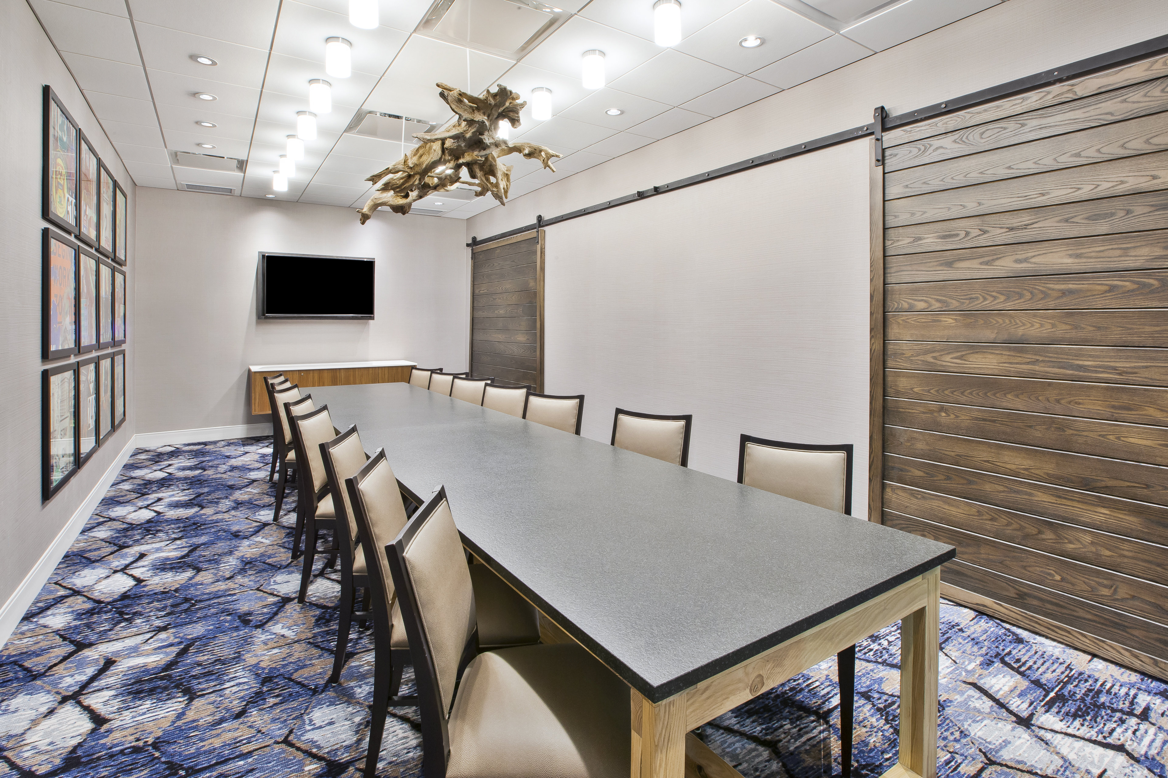HOLIDAY INN EXPRESS & SUITES OKEMOS - UNIVERSITY AREA 34/41