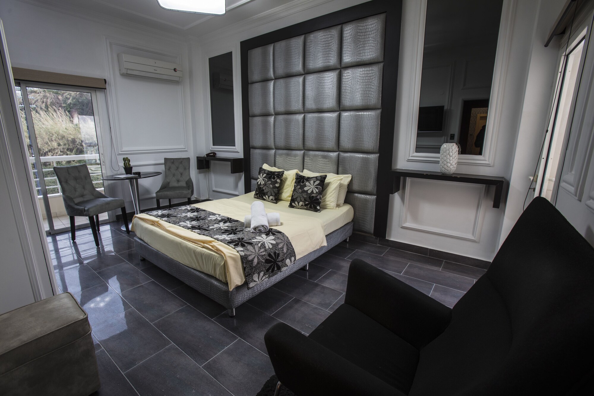 BASIC, QUEEN BED, SEA VIEW