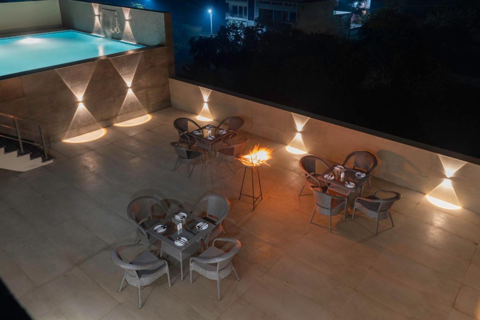 Clarks Inn Suites Agra 48/52