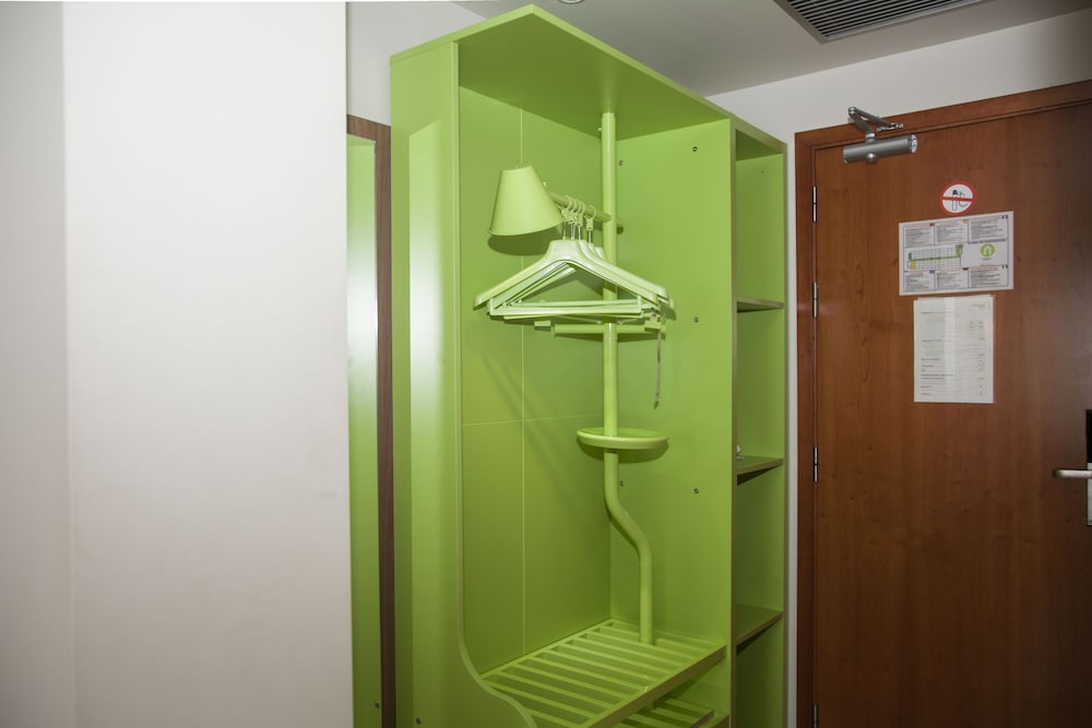 Travelodge BCN Cornella Fira 56/56